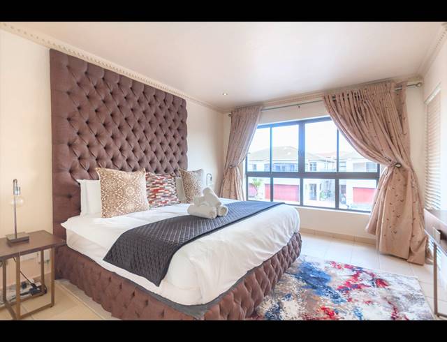 3 BEDROOM TOWNHOUSE TO LET IN BIG BAY